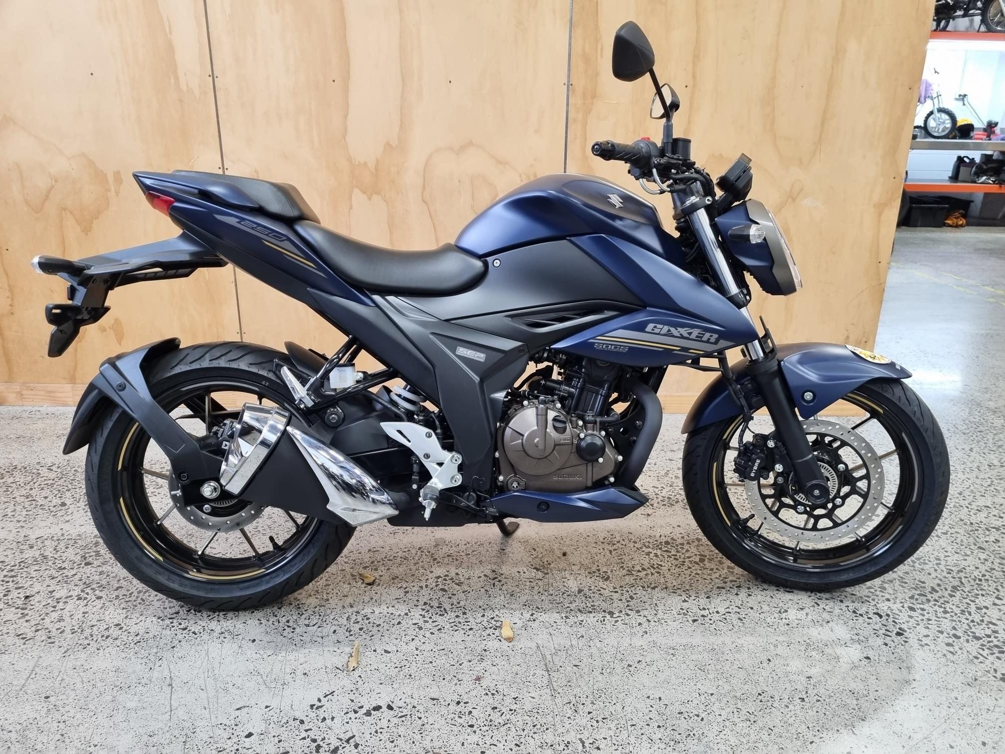 Suzuki GSX250R Rental Motorcycle Per Day